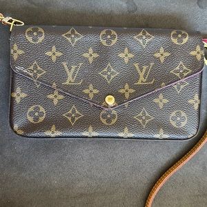 Louis Vuitton with two inserts. Beautiful crossbody, in great condition.